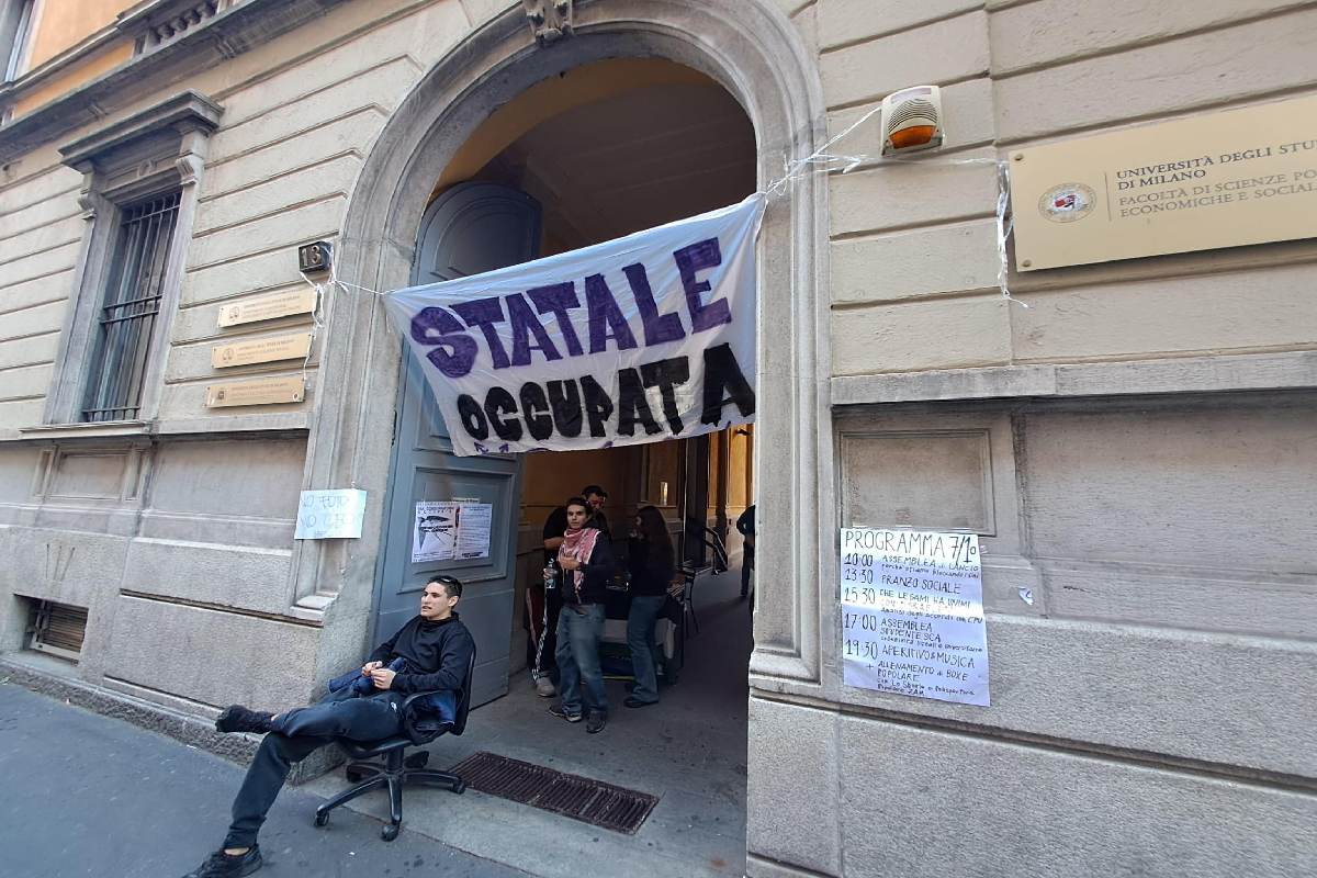 L'occupazione della facoltà di scienze politiche nella sede della Statale di Milano