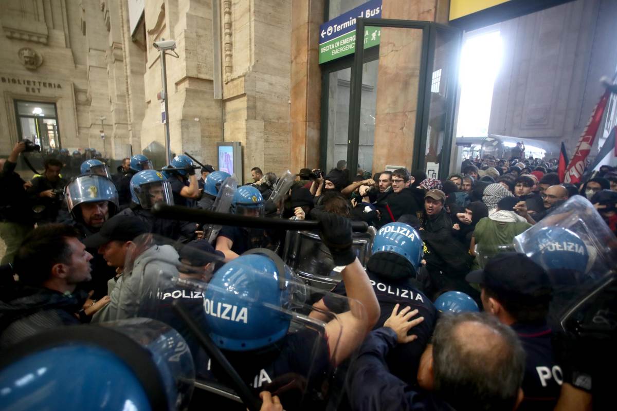 Scontri alla stazione Centrale di Milano durante la manifestazione per Gaza