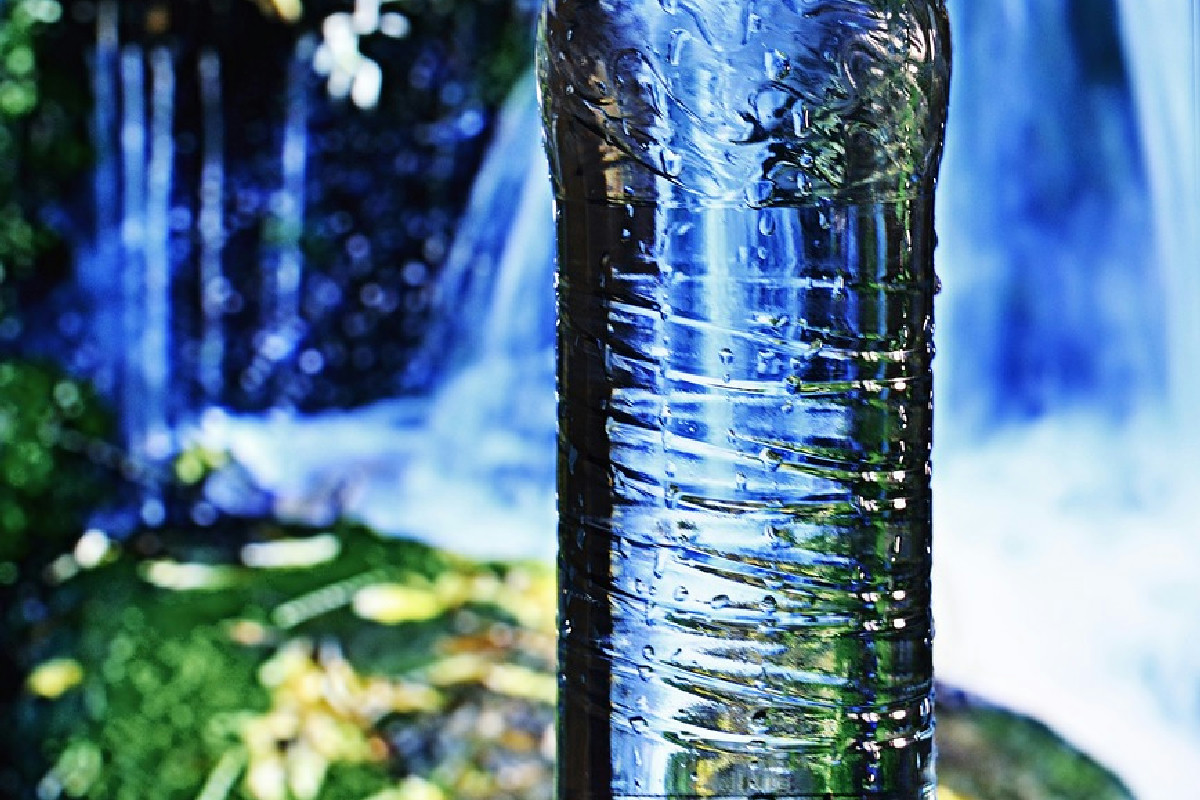 Acqua contaminata in Italia: cosa rischiamo bevendo i brand più diffusi nelle nostre case