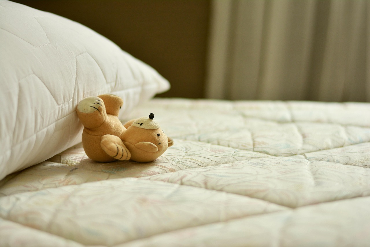 Come pulire il materasso in casa senza danneggiare i tessuti e mantenere fresca la camera da letto